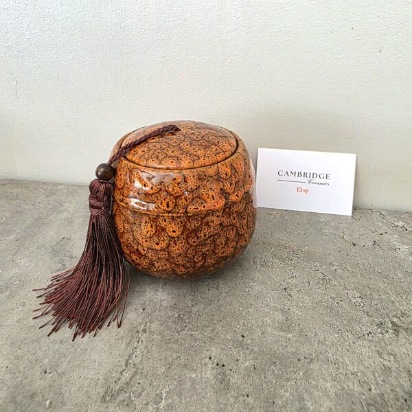 orange urn